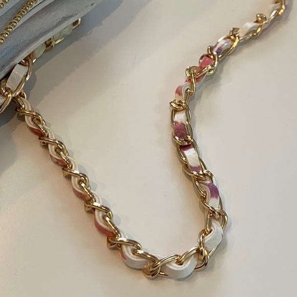 NWT BEBE Fresh Floral Crossbody Bag - Picture 4 of 5